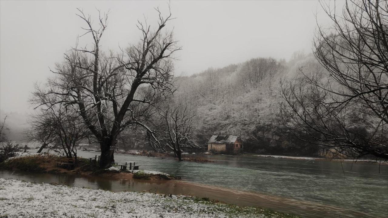 Smaragd River Near Rastoke & Plitvice Lakes Apartment *