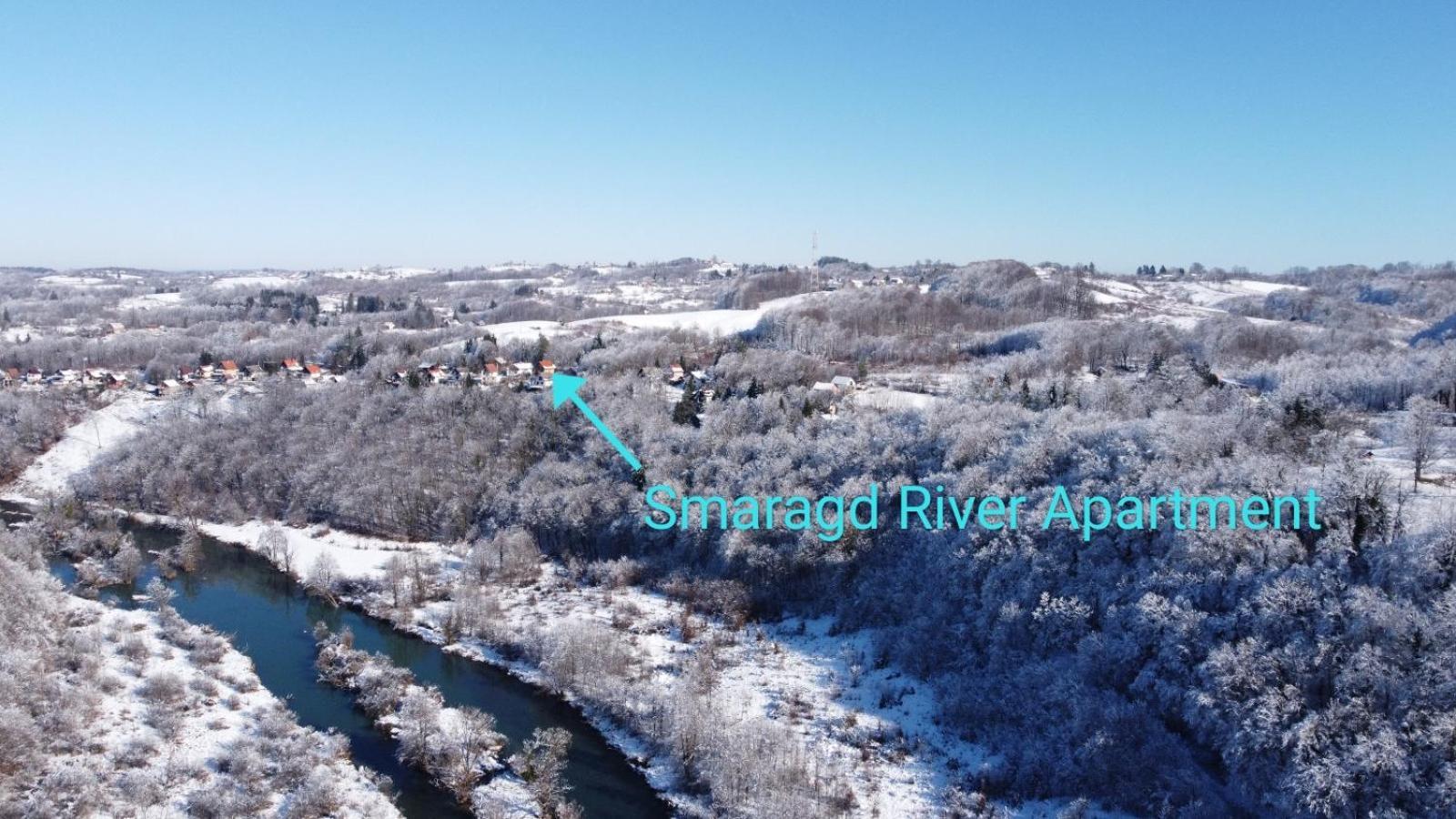 Smaragd River Near Rastoke & Plitvice Lakes Slunj